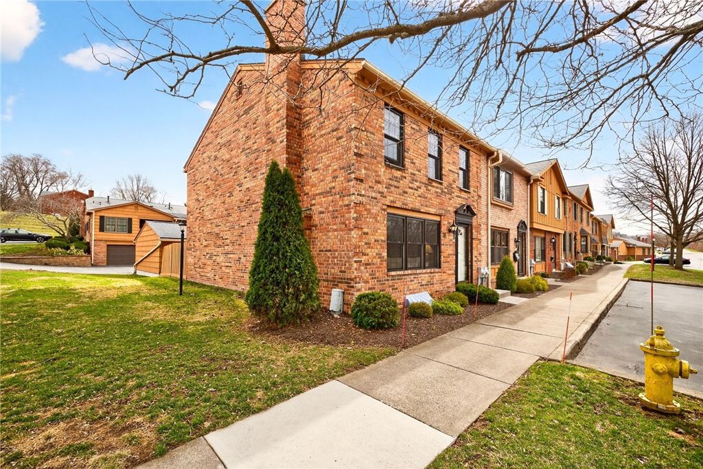 Photo of 38 Huxley Way, Perinton, NY 14450 (MLS # R1660669)