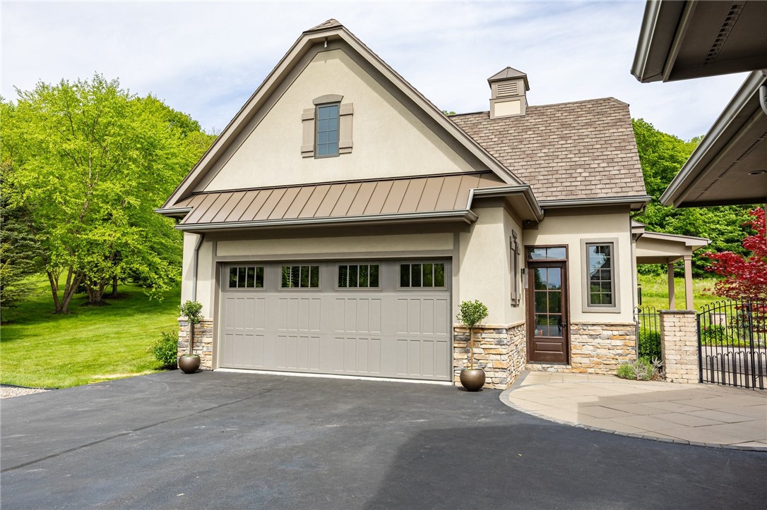 6748 Falcons Point, Victor, New York image 46