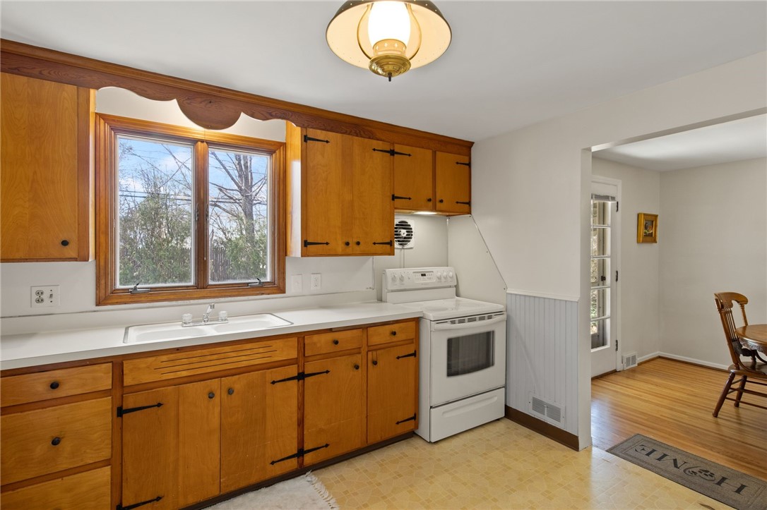 105 Briarwood Dr Dr, Irondequoit, New York image 12