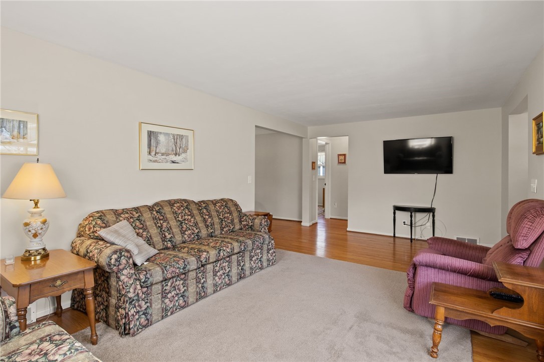 105 Briarwood Dr Dr, Irondequoit, New York image 5