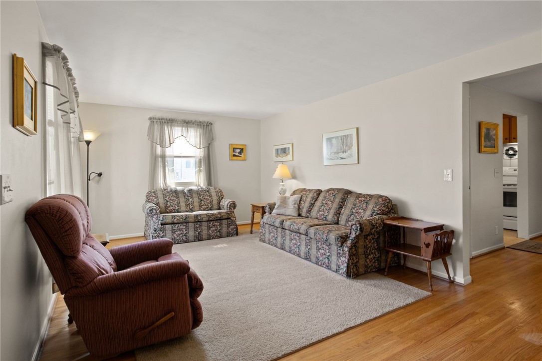 105 Briarwood Dr Dr, Irondequoit, New York image 2