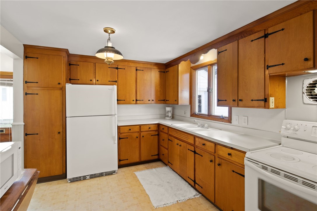 105 Briarwood Dr Dr, Irondequoit, New York image 9