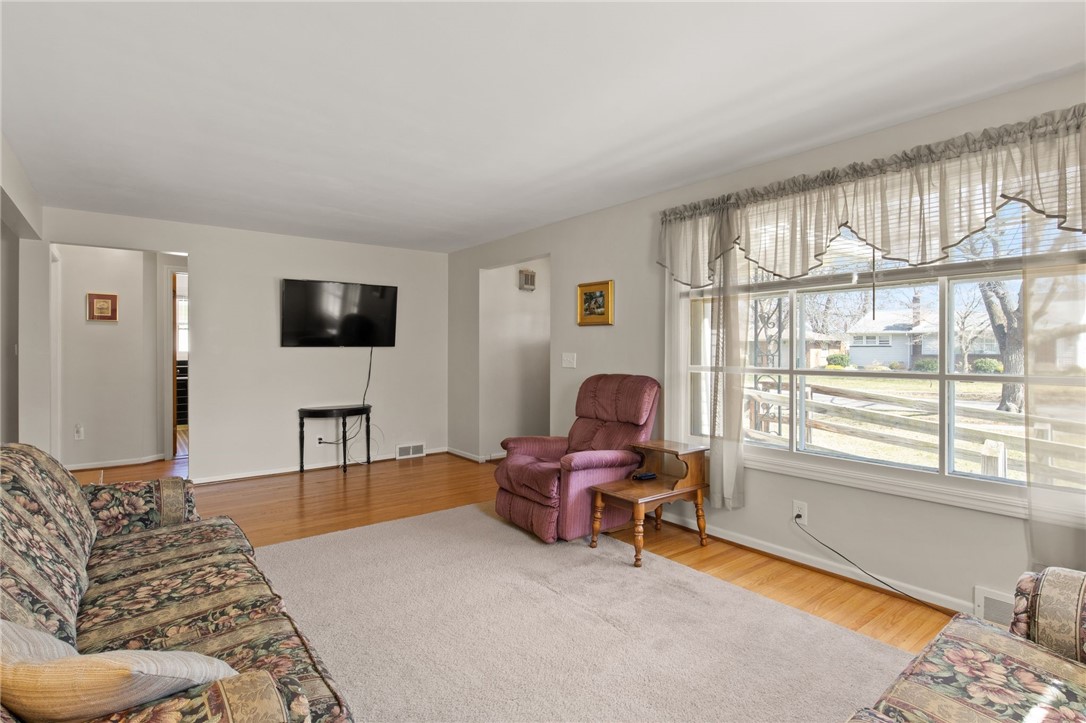 105 Briarwood Dr Dr, Irondequoit, New York image 4