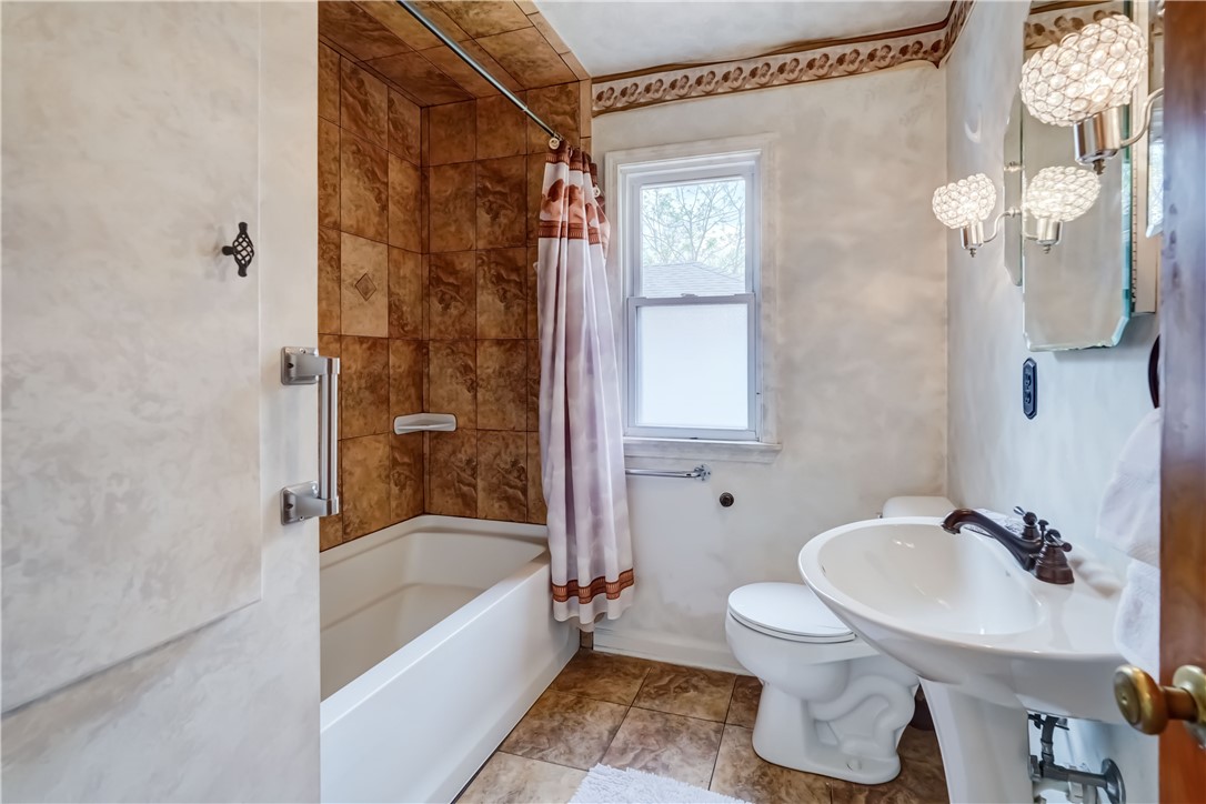 709 Roosevelt Road, Pittsford, New York image 24