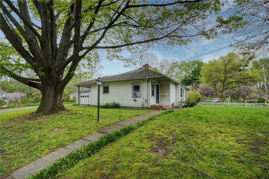 709 Roosevelt Road, Pittsford, New York image 13