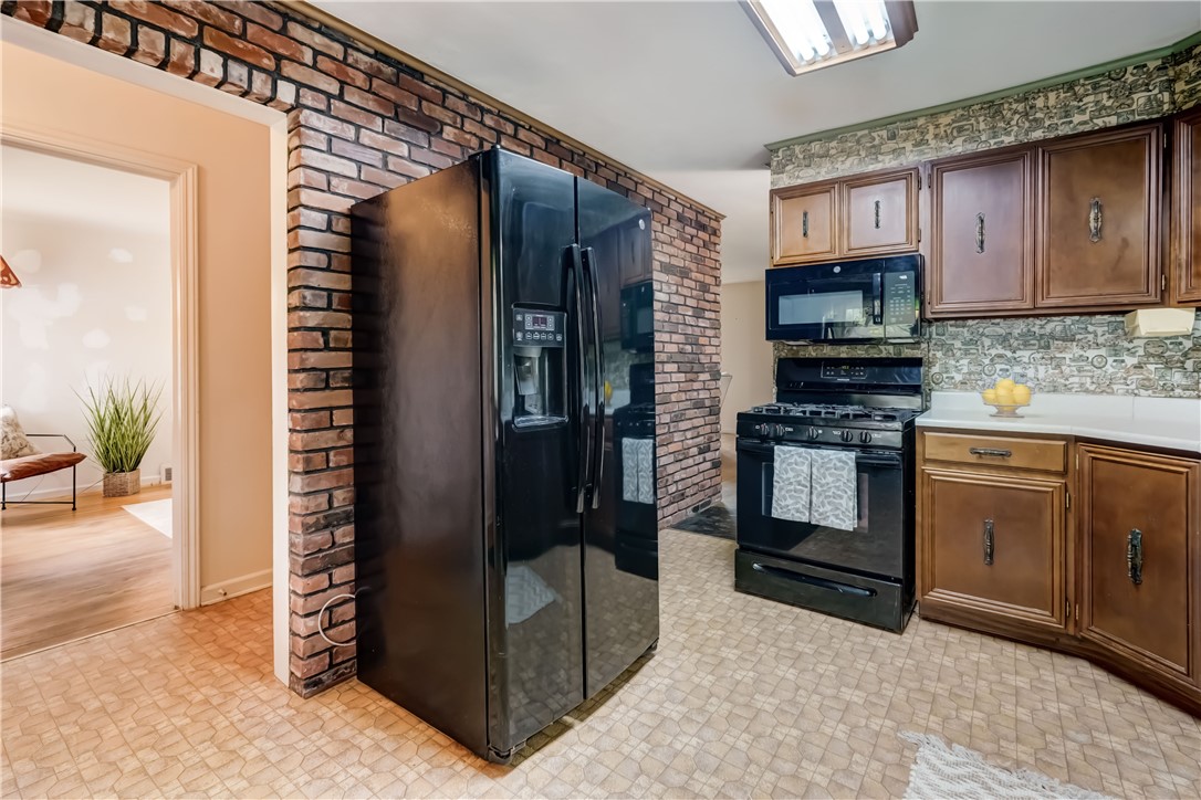 709 Roosevelt Road, Pittsford, New York image 22