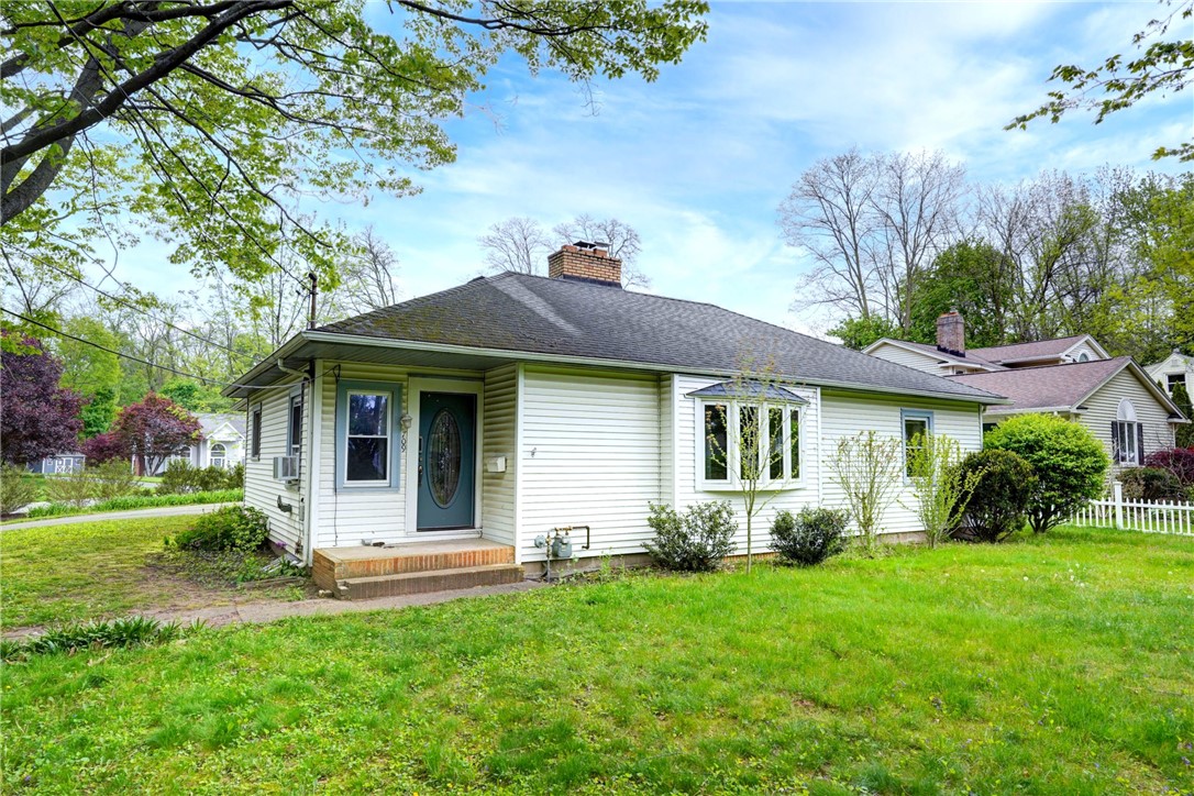 709 Roosevelt Road, Pittsford, New York image 1