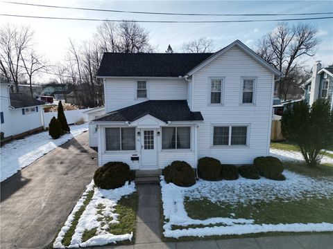 Homes For Sale - 80 Bridge Street<br/> Seneca Falls, NY 13148
