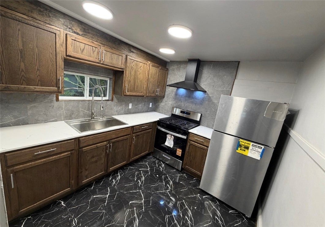 371 Fulton Street A