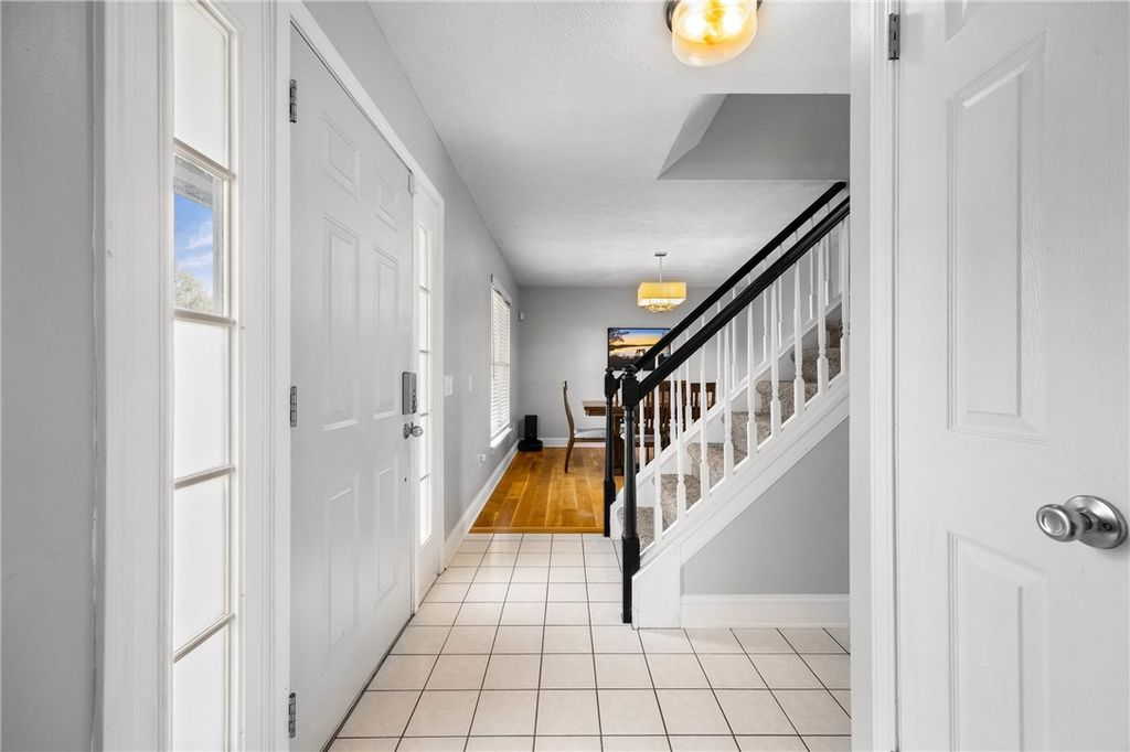 Photo of 4 Wellesey Knoll, Chili, NY 14624 (MLS # R1677564)