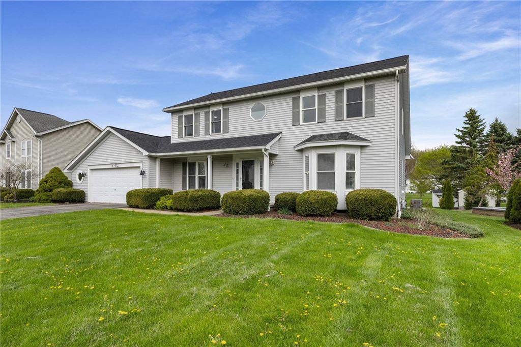 Photo of 4 Wellesey Knoll, Chili, NY 14624 (MLS # R1677564)