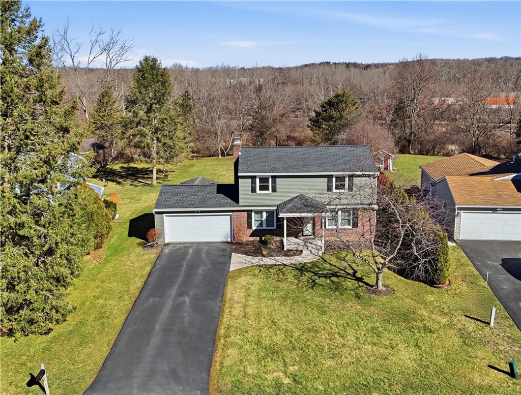 Photo of 18 Wheatfield Circle, Perinton, NY 14450 (MLS # R1666212)