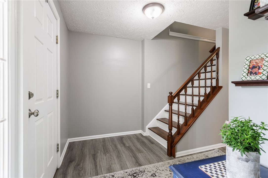 93 Courtshire Lane, Penfield, New York image 9