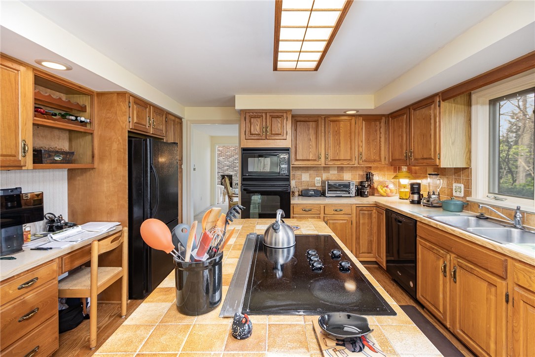 42 Split Rock Rd Rd, Pittsford, New York image 17