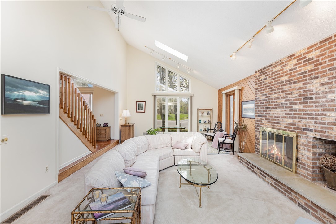42 Split Rock Rd Rd, Pittsford, New York image 12