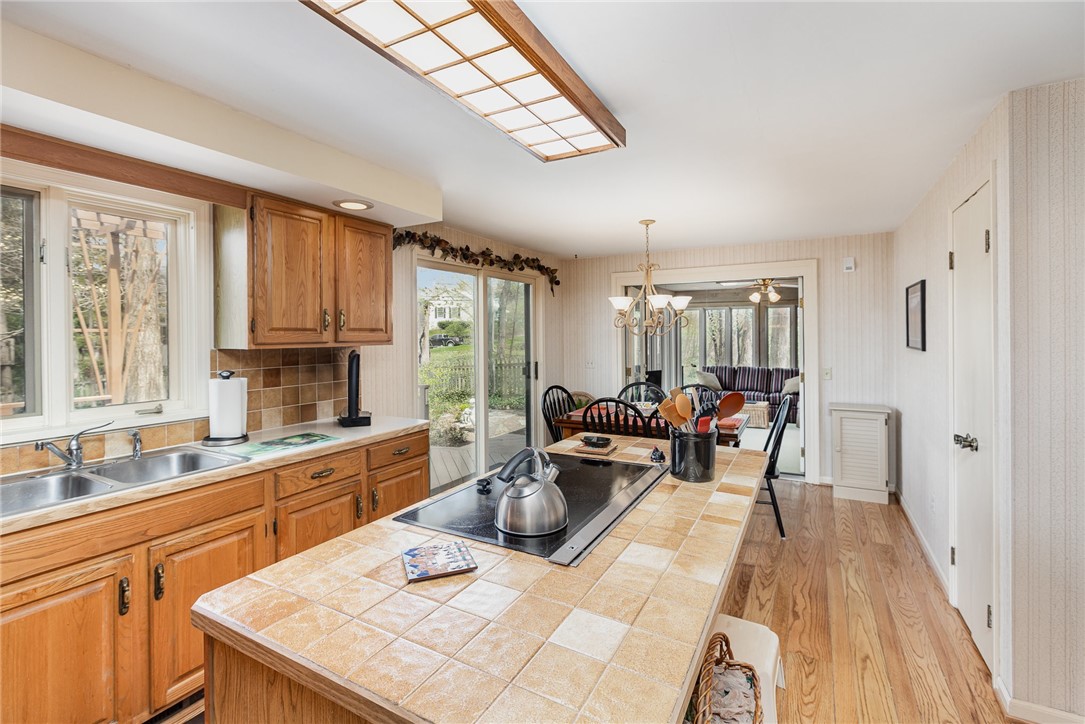 42 Split Rock Rd Rd, Pittsford, New York image 16