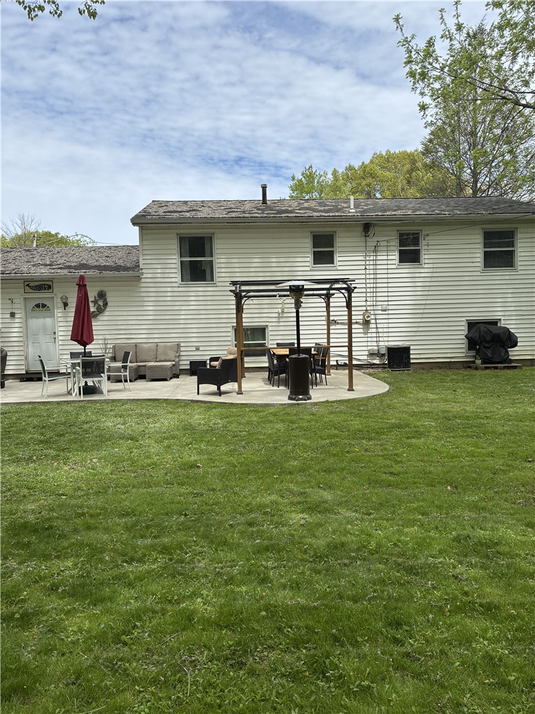 907 Lake Shore Boulevard
