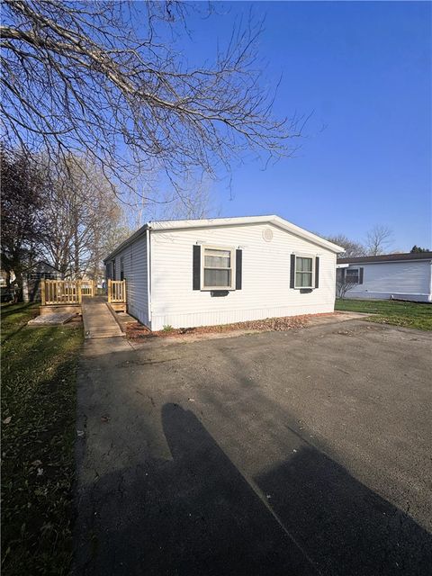 Photo of 239 Sunset Drive, Clarendon, NY 14470 (MLS # R1679063)