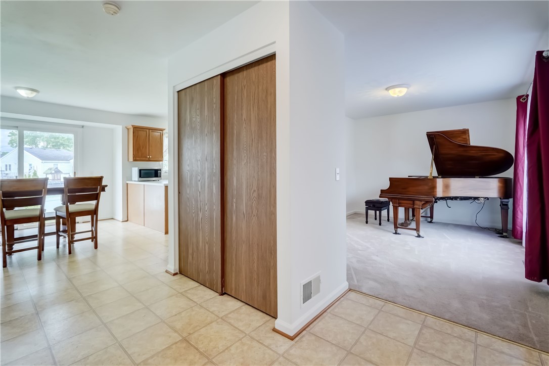 16 Hazel Bark Run, Gates, New York image 9
