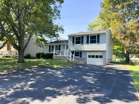 Homes For Sale - 1531 Redfern Drive<br/> Farmington, NY 14425