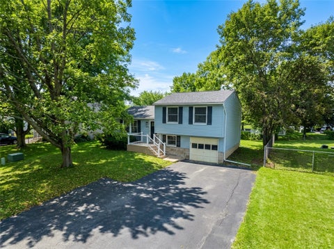 Homes For Sale - 1531 Redfern Drive<br/> Farmington, NY 14425