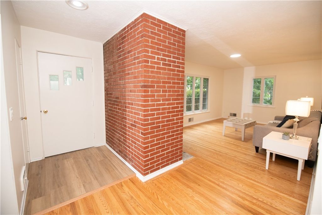 Photo of 119 Oakridge Drive, Irondequoit, NY 14617 (MLS # R1652854)