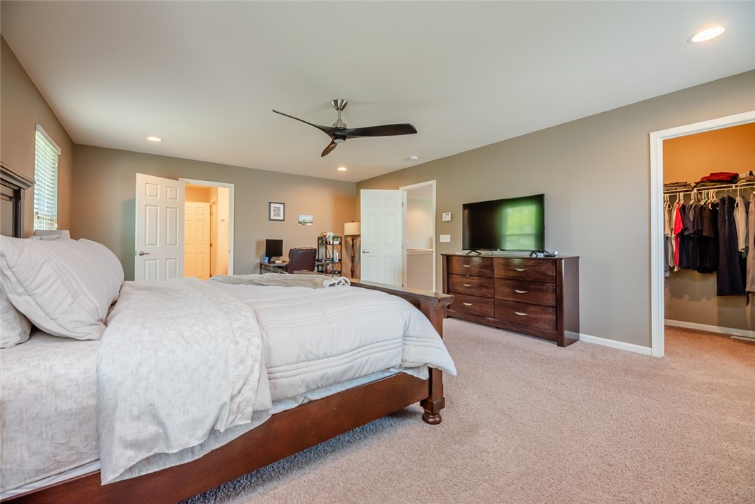 94 Tuscany Lane, Penfield, New York image 32