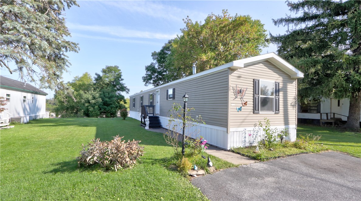 1315 King Road, Manchester, New York image 2