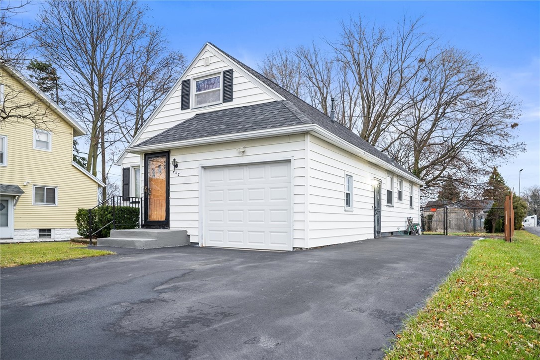 402 Crossfield Road, Irondequoit, New York image 3