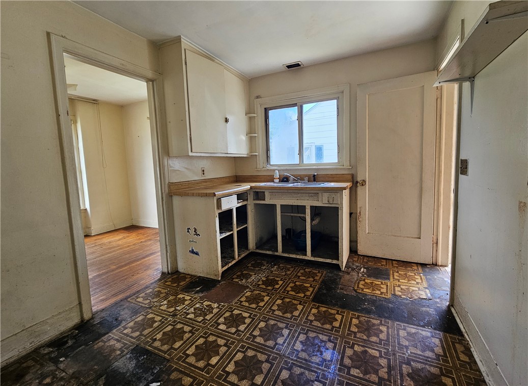 609 Decker Avenue