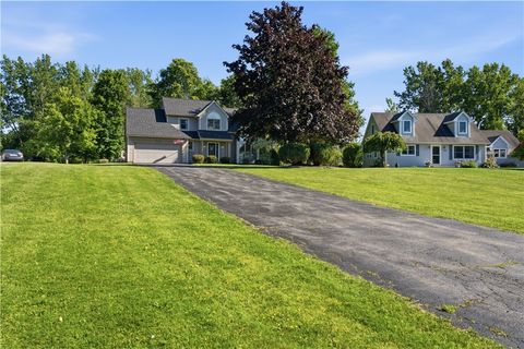 Tiny photo for 7260 Pear Tree MDWS, Ontario, NY 14519 (MLS # R1693344)