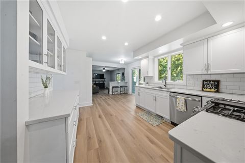 Tiny photo for 7260 Pear Tree MDWS, Ontario, NY 14519 (MLS # R1693344)