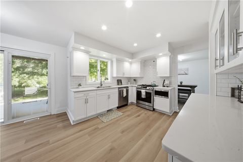 Tiny photo for 7260 Pear Tree MDWS, Ontario, NY 14519 (MLS # R1693344)