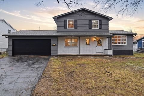 Homes For Sale - 31 Erath Drive<br/> Monroe County, Greece, NY 14626