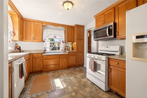 Tiny photo for 360 Leonard Road, Greece, NY 14616 (MLS # R1684004)