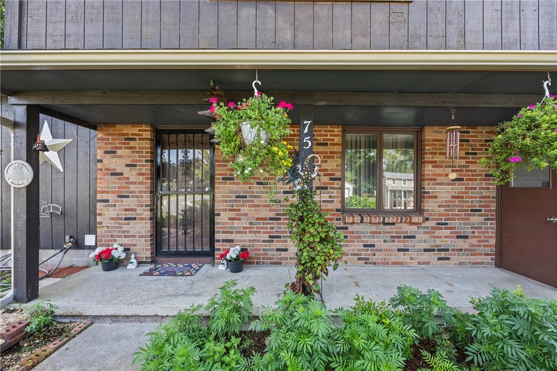 75 Woodedge Lane