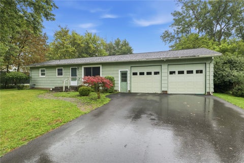 Homes For Sale - 40 Rouge Road<br/> Henrietta, NY 14623