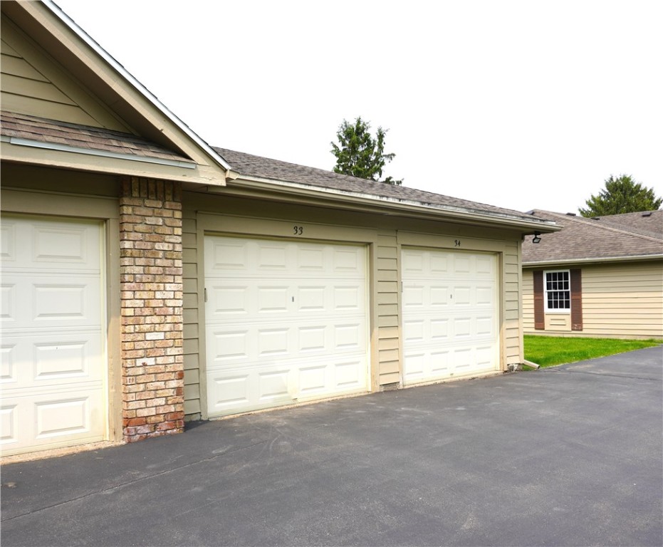 33 Wood Creek Drive, Pittsford, New York image 13