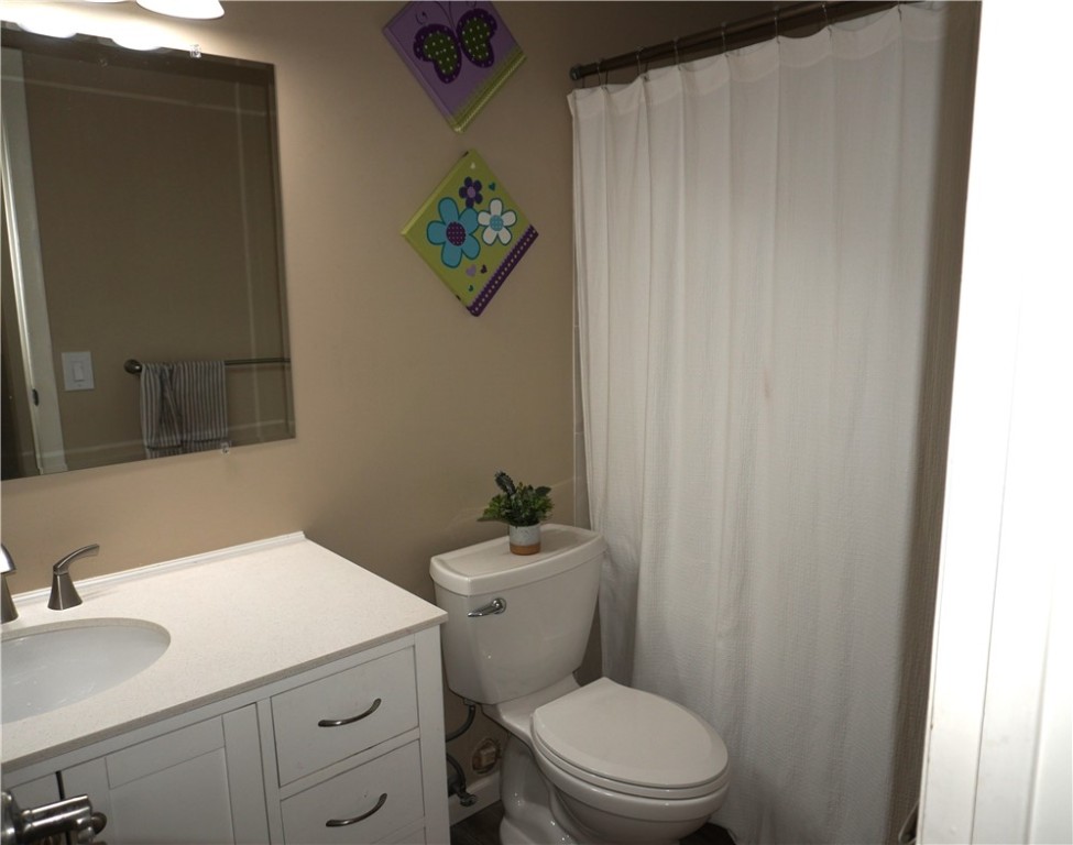 33 Wood Creek Drive, Pittsford, New York image 12