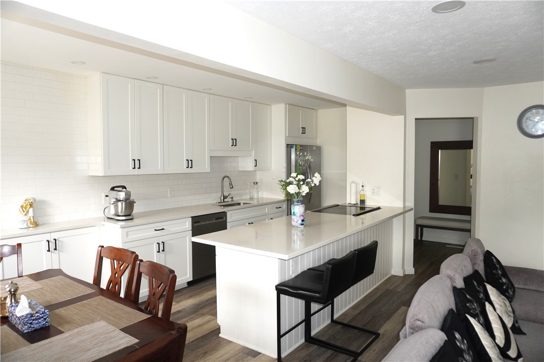 33 Wood Creek Drive, Pittsford, New York image 3