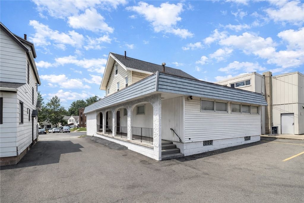 Photo of 1564 Mount Hope Avenue, Rochester, NY 14620 (MLS # R1685813)