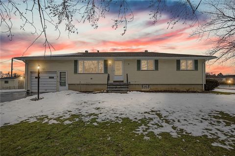 Homes For Sale - 32 Drexel Drive<br/> Gates, NY 14606