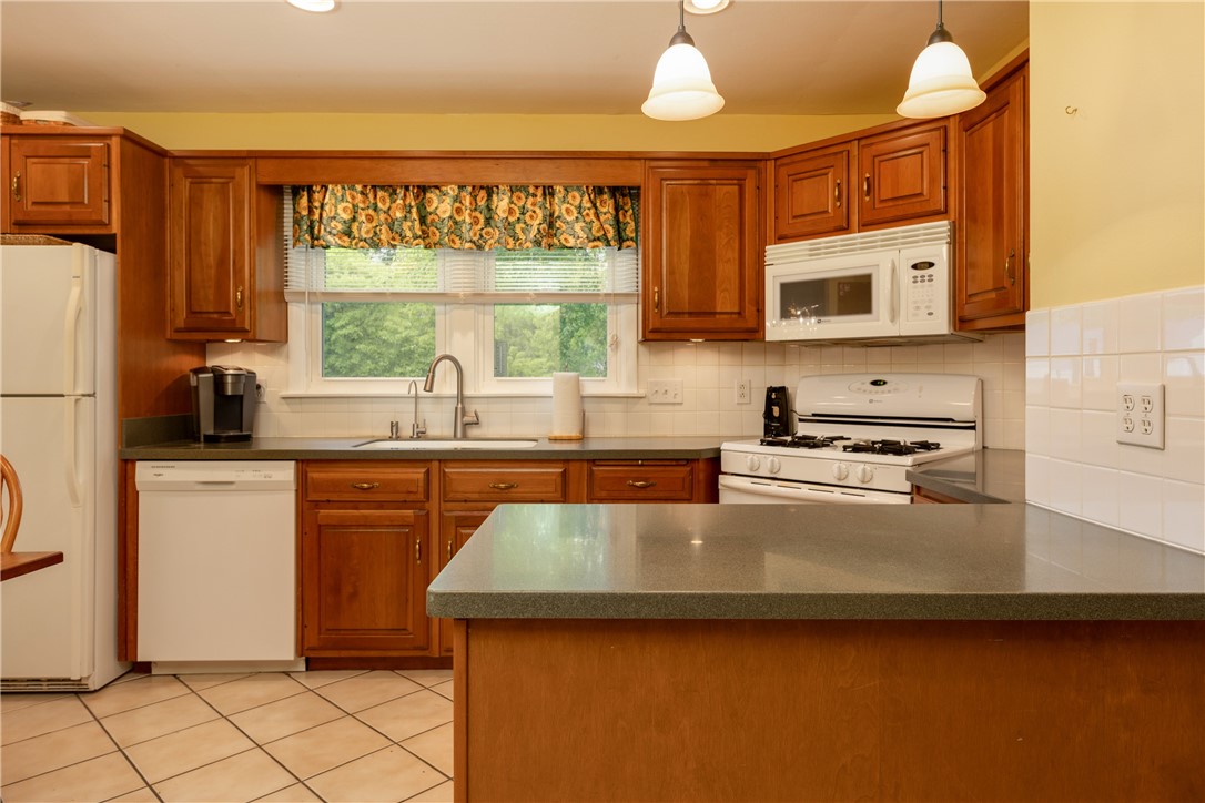 61 Brookside Circle, Big Flats, New York image 11