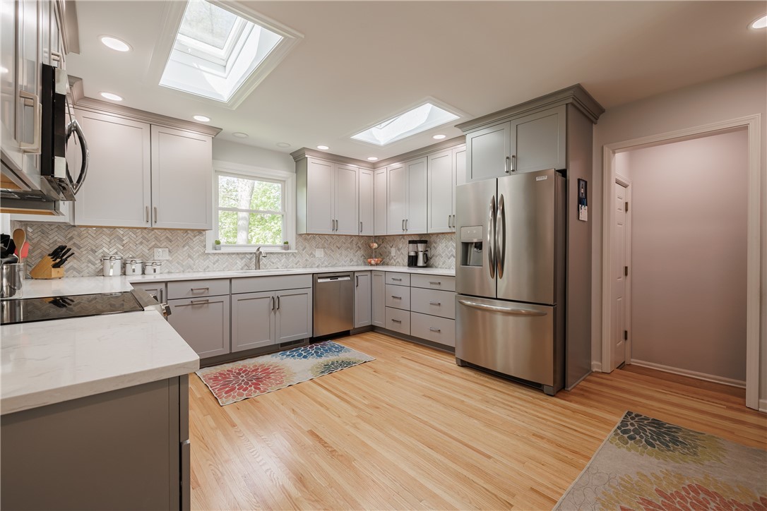 48 Cullens Run, Pittsford, New York image 8