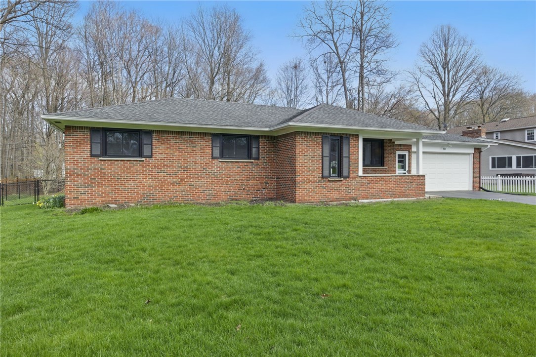 740 Blue Creek Drive, Webster, New York image 2