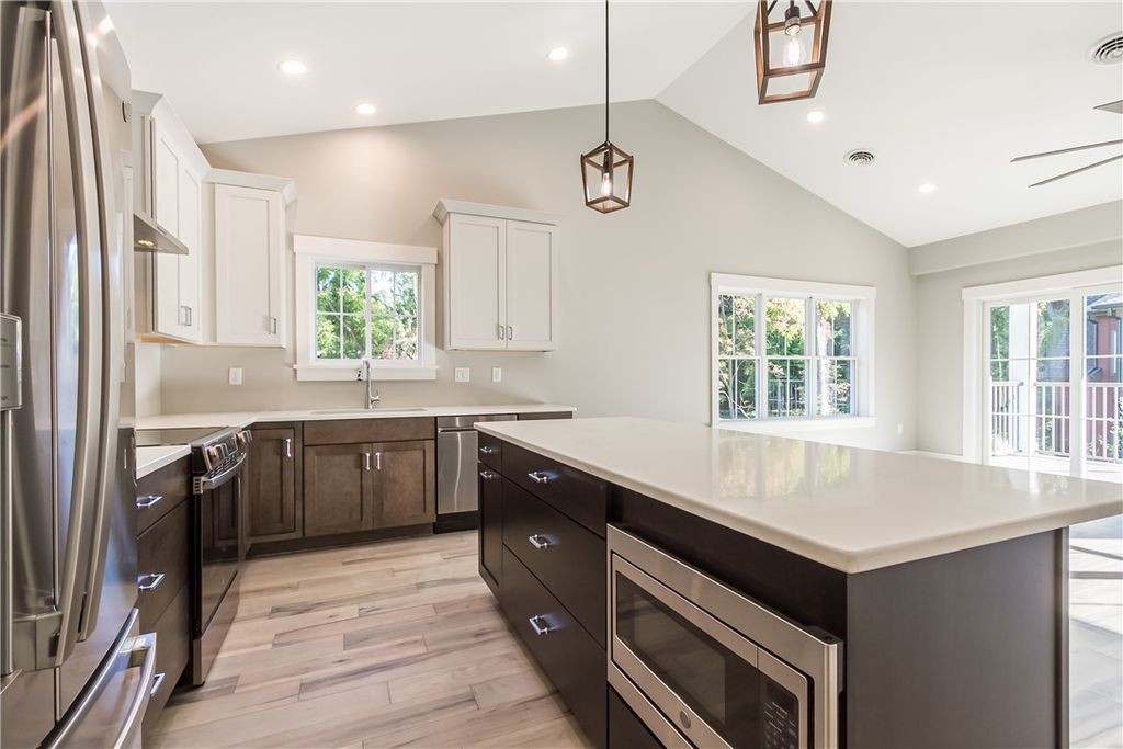 Photo of 640 E Jefferson Unit Avenue, Perinton, NY 14450 (MLS # R1666228)