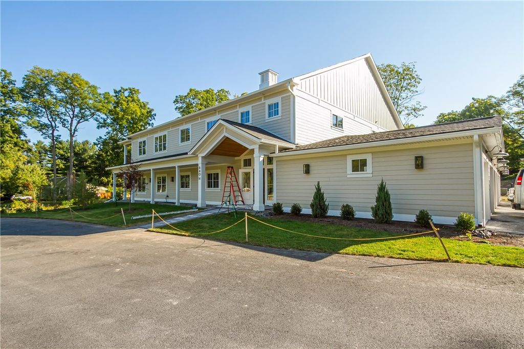 Photo of 640 E Jefferson Unit Avenue, Perinton, NY 14450 (MLS # R1666228)