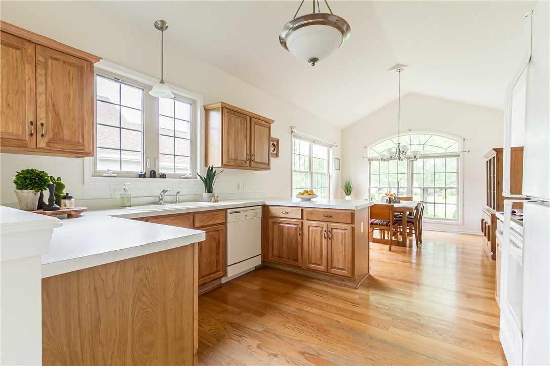 1103 Twin Leaf Ter, Webster, New York image 15