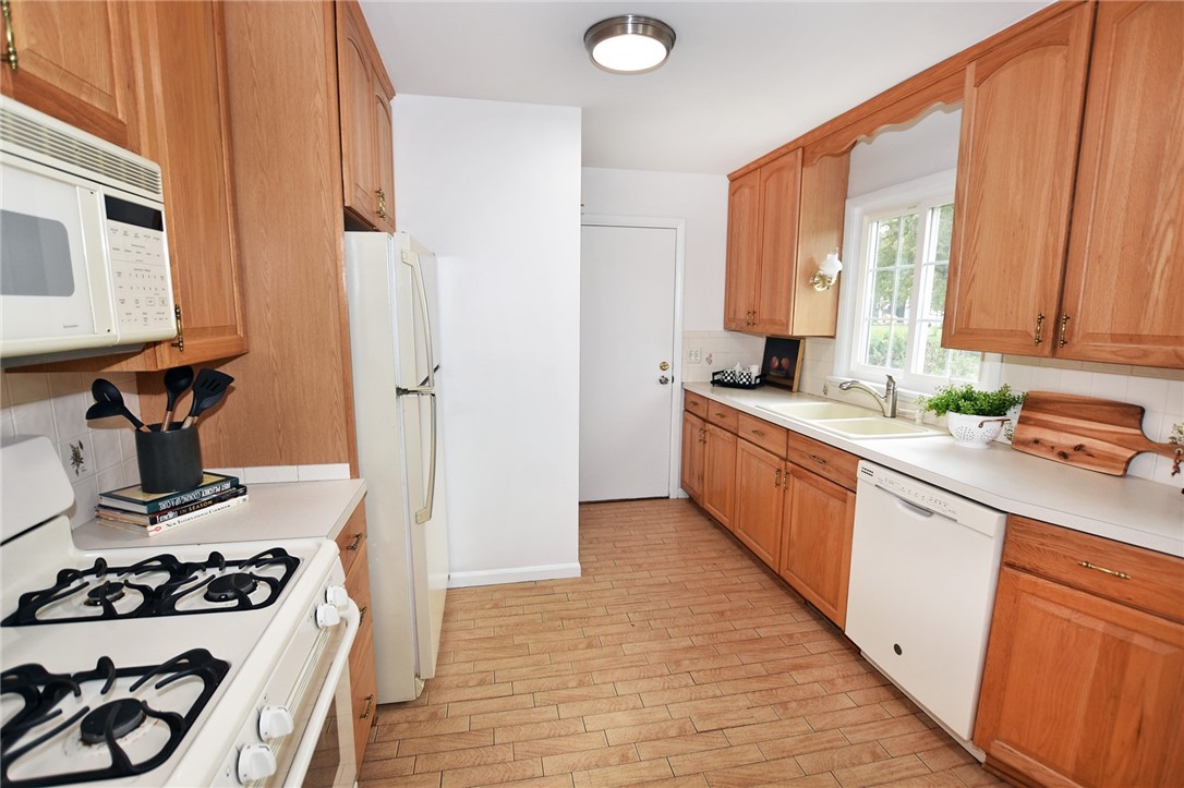 55 Yosemite Circle, Henrietta, New York image 11