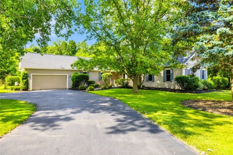 Photo of 17 Trout Creek Run, Mendon, NY 14472 (MLS # R1694401)